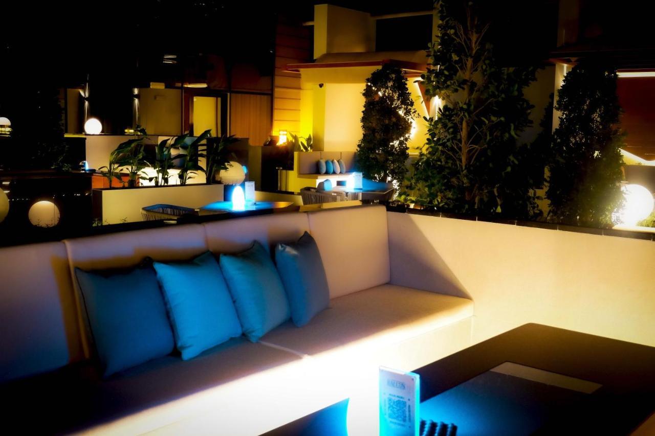 Southern Sun Abu Dhabi Bagian luar foto