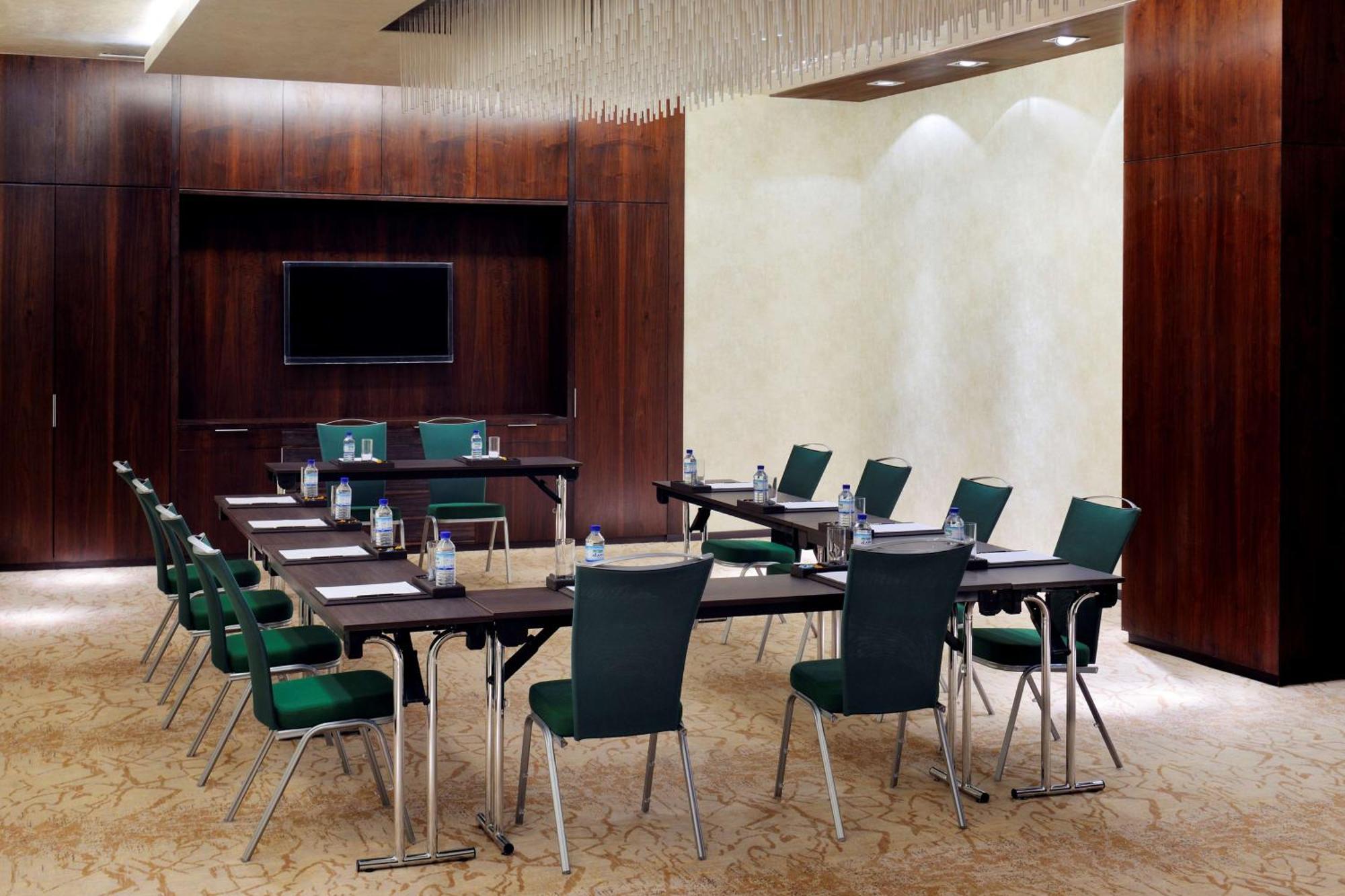Southern Sun Abu Dhabi Bagian luar foto