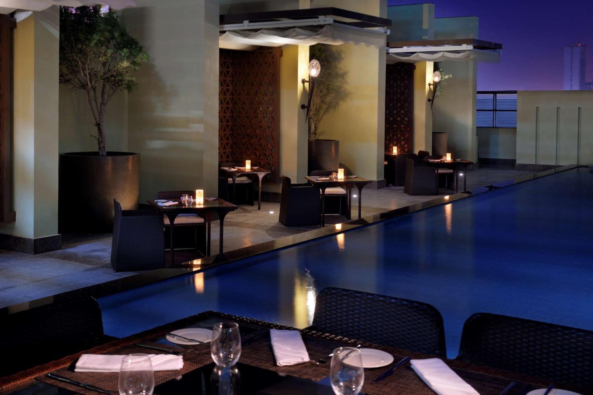 Southern Sun Abu Dhabi Bagian luar foto