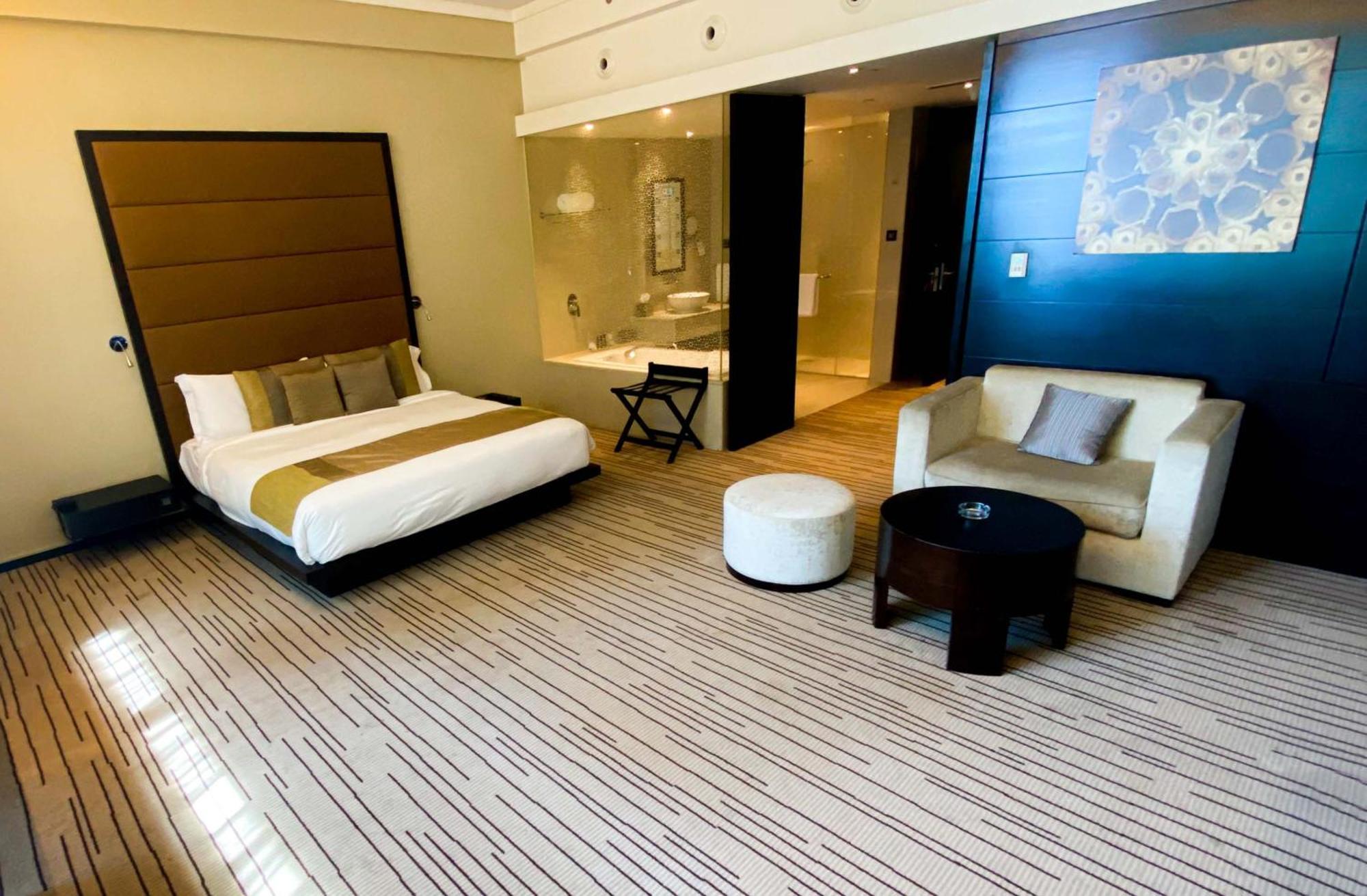 Southern Sun Abu Dhabi Bagian luar foto